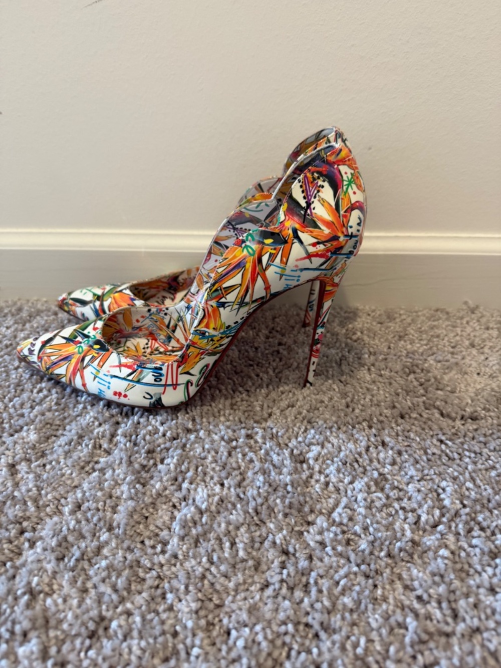Christian Louboutin - Picture 2 of 6